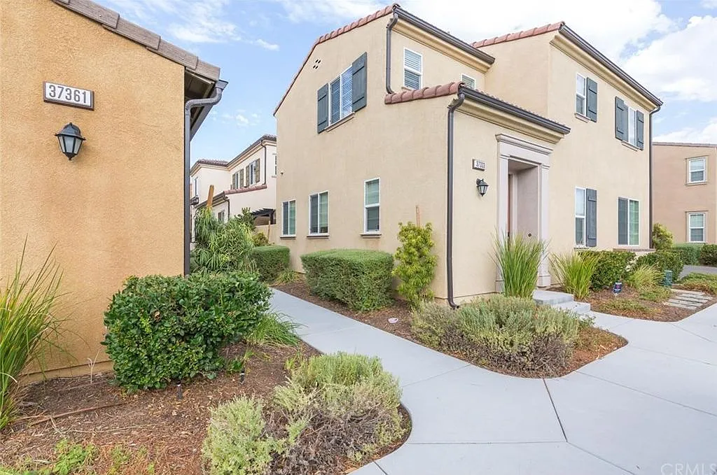 4 Bedroom Home in Murrieta in The Paseos. Available Now! — Photo 1