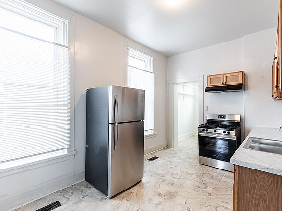 2nd image of 819 Lexington Ave #1