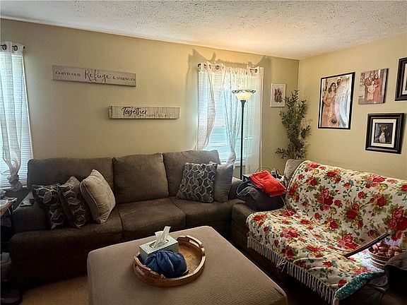 3rd image of 1 Woodsmeadow Ln