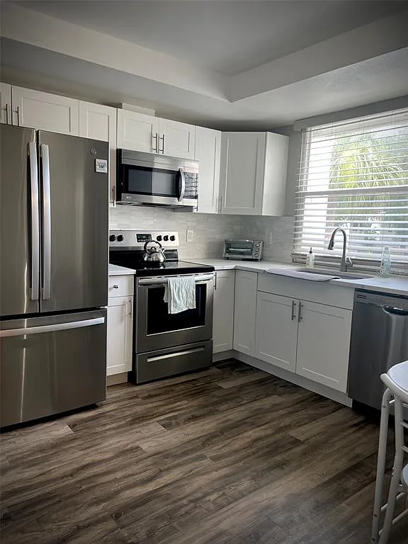 3 bed, 2.0 bath, 1588 sqft, $4,000 — Photo 3