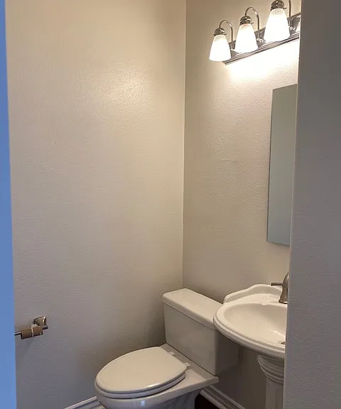 Guest 1/2 Bath Downstairs