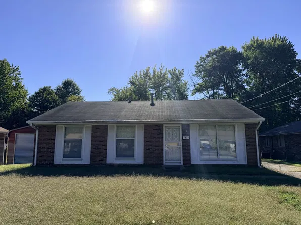 5525 Ridgecrest Rd, Louisville, KY 40218