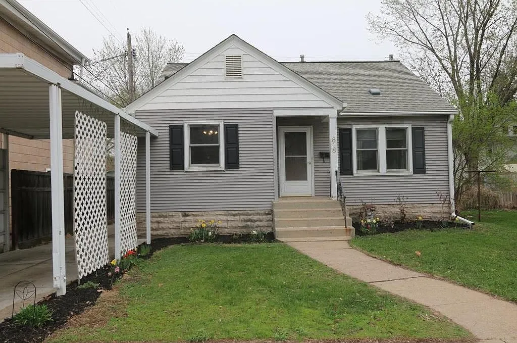 6 bed, 2410 sqft, $3,200 — Photo 2