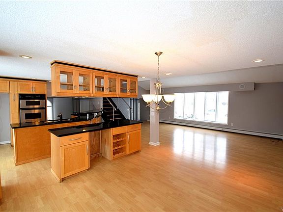 2nd image of 80 Oakhill Dr