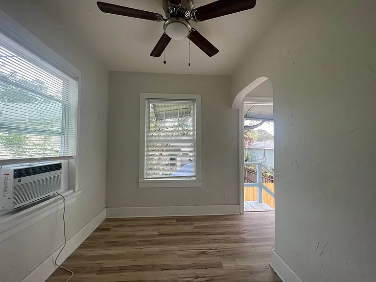 242 Taylor Ave S #1/2 — Photo 12