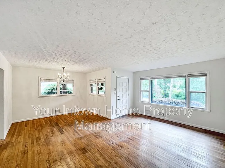 1597 Stanford Way — Photo 5