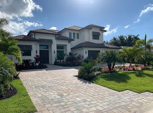 562 Pine Grove Ln, Naples, FL 34103