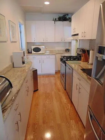 3 bed, 2.5 bath, 1608 sqft, $2,200 — Photo 2