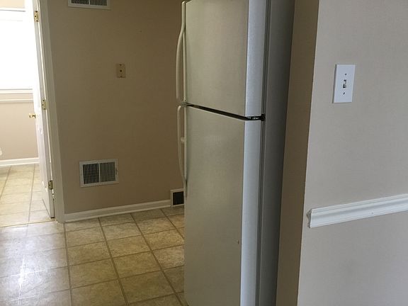 4th image of 2064 Regency Rd #4
