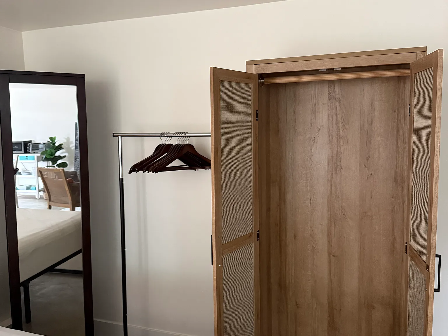 Studio, 600 sqft, $2,400 — Photo 4