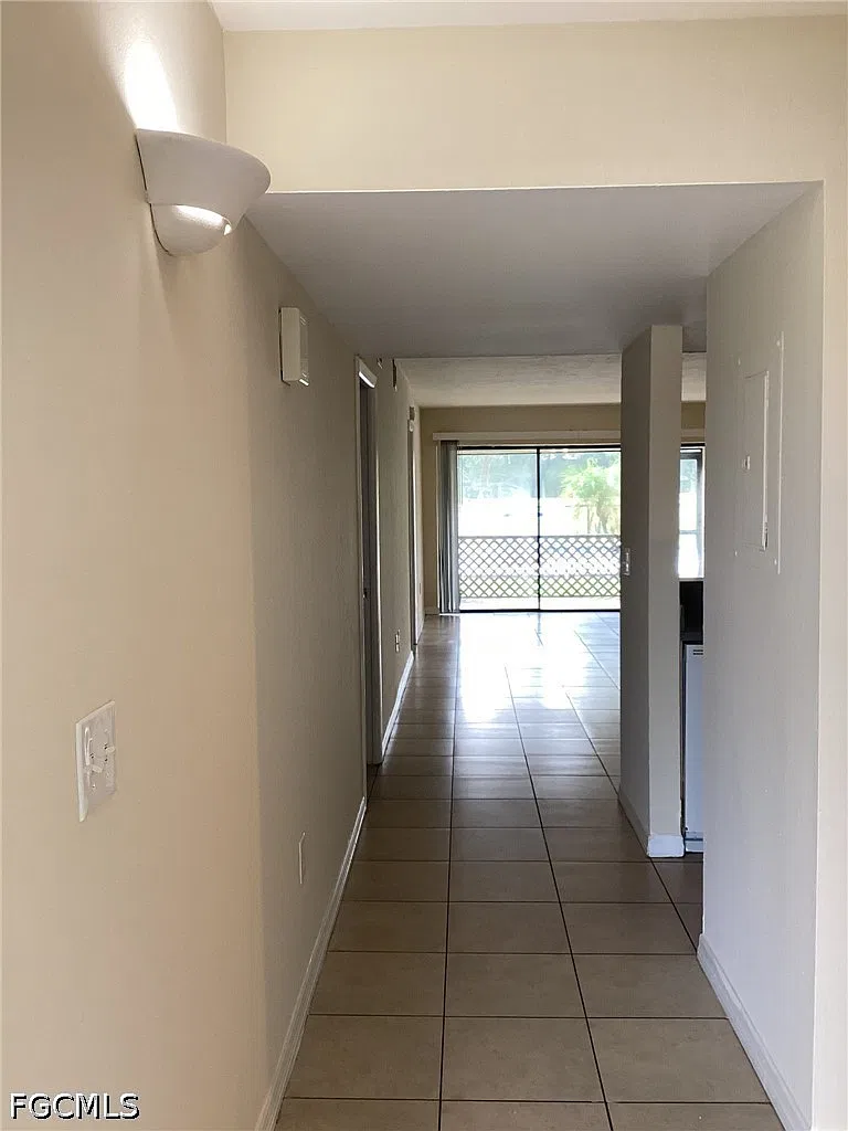 2 bed, 2.0 bath, 1011 sqft, $1,100 — Photo 2