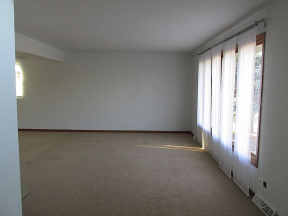 4th image of 15452 Badger Ln