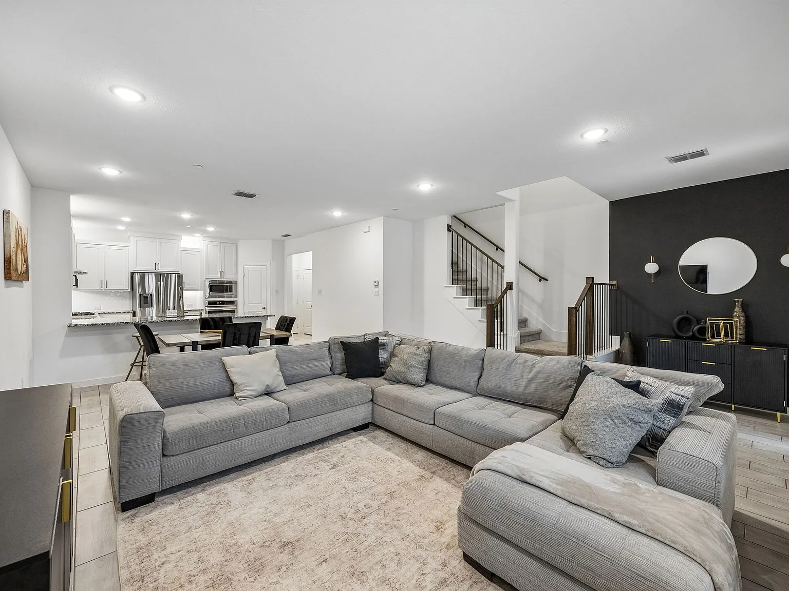 3 bed, 2.5 bath, 2009 sqft, $3,500 — Photo 4