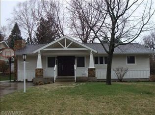 214 S Mayhew St, New Buffalo, MI 49117