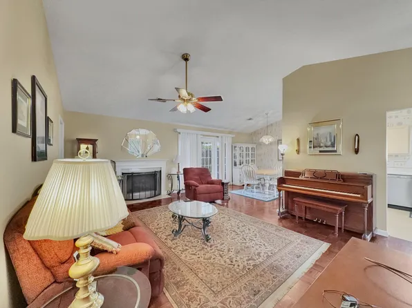 314 Lake Chateau Dr, Hermitage, TN 37076