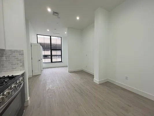 Rented by R New York | media 10