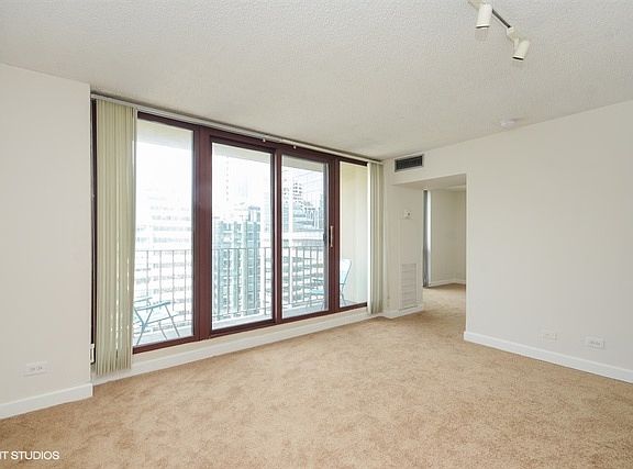 4th image of 200 N Dearborn St Unit 2801