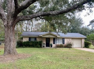 202 Wildwood Dr, Village Mills, TX 77663