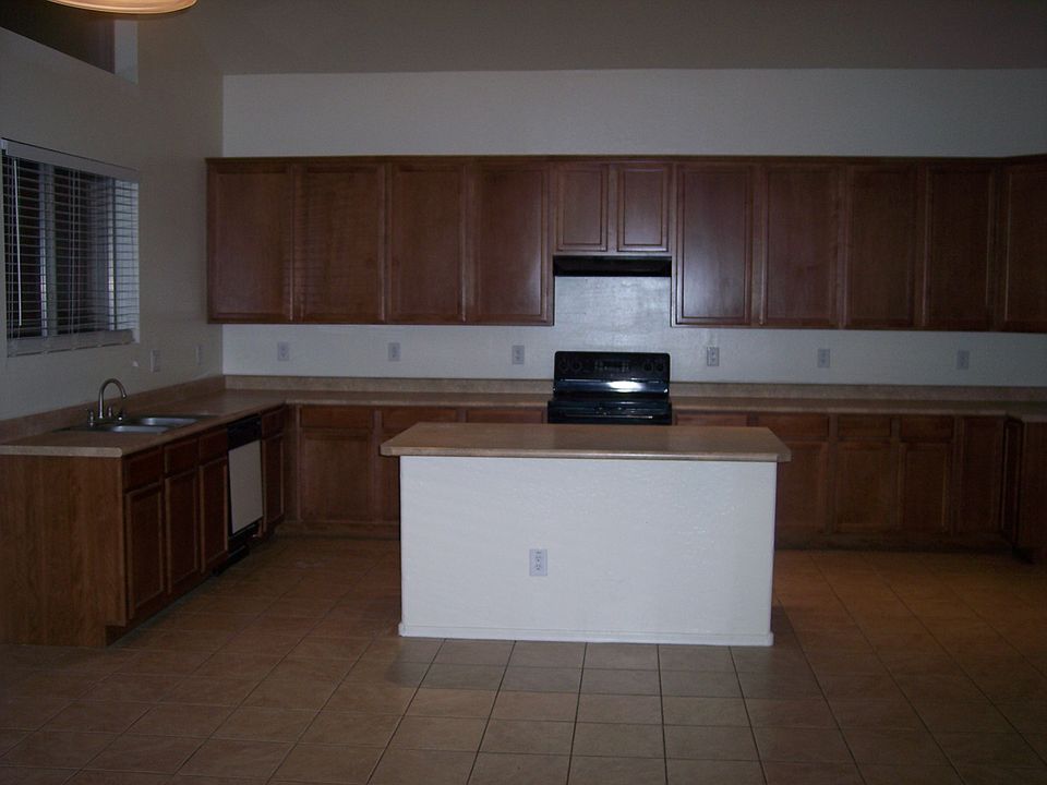 1st image of 35863 W Marin Ave
