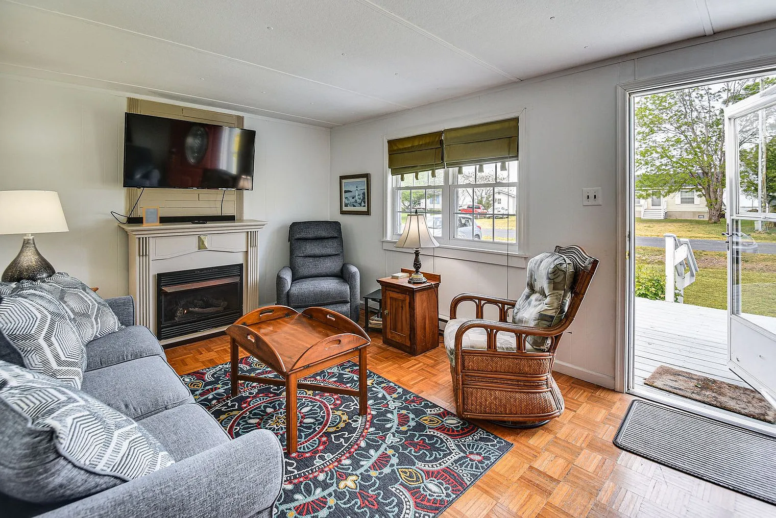 3 bed, 2.0 bath, 1593 sqft, $4,588 — Photo 1