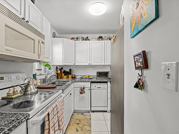 5th image of 1943 SW Palm City Road #22-d