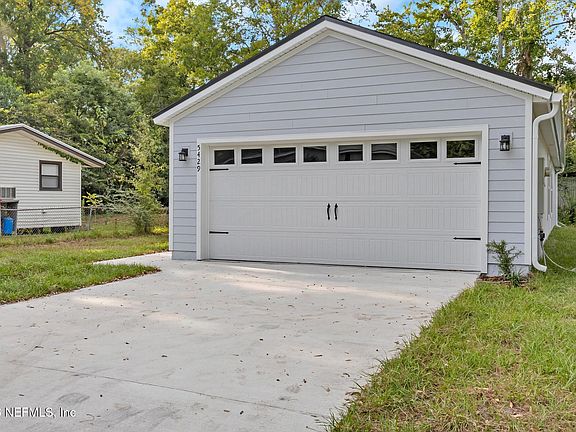 3rd image of 5429 AMAZON Avenue