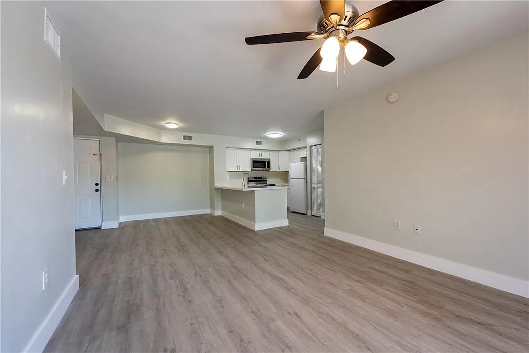 2 bed, 2.0 bath, 966 sqft, $2,250 — Photo 3
