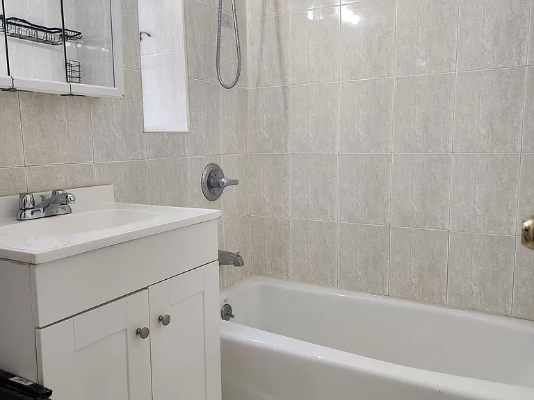 1216 E 91st St #1 — Photo 10