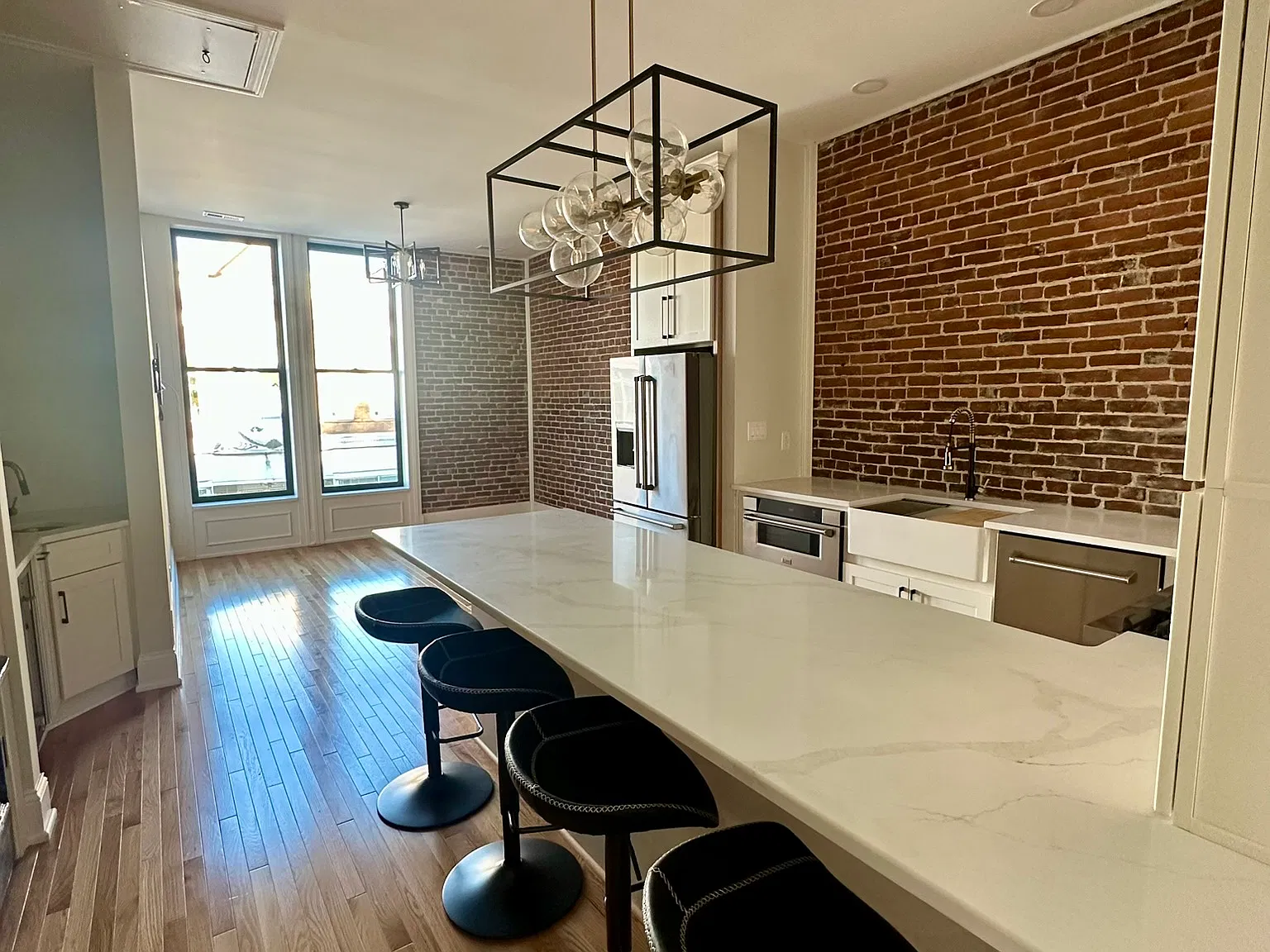 2 bed, 1100 sqft, $2,300 — Photo 3