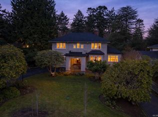 602 Newport Ave, Oak Bay, BC V8S5C7