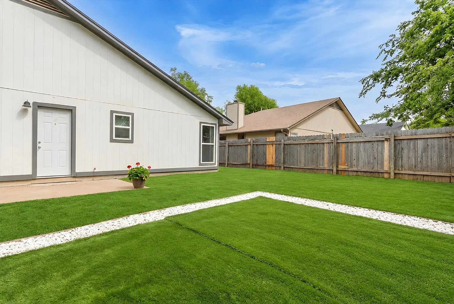 3 bed, 1063 sqft, $1,800 — Photo 3