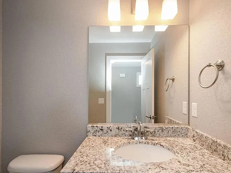 1817 NE Heritage Dr — Photo 20