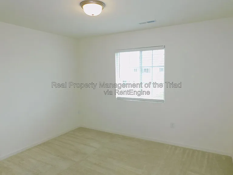 719 Torbay Dr — Photo 13
