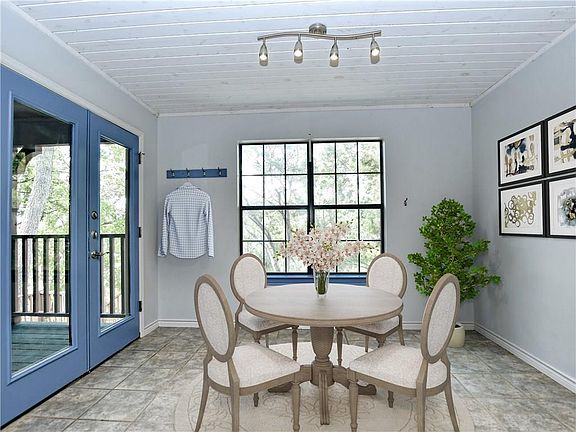 4th image of 15961 Booth Cir