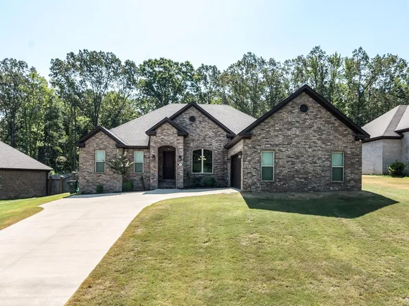 405 Sienna Lake Dr, Little Rock, AR 72210