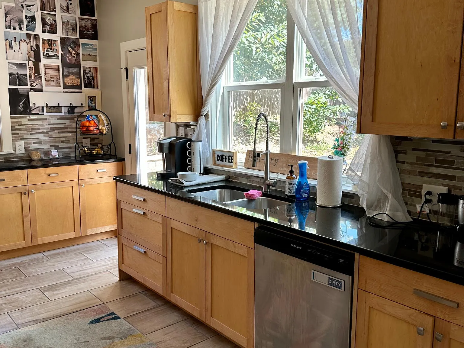 5 bed, 2048 sqft, $4,750 — Photo 4