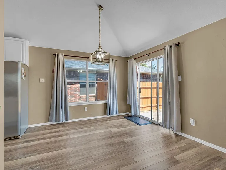 3917 Miramar Dr — Photo 10