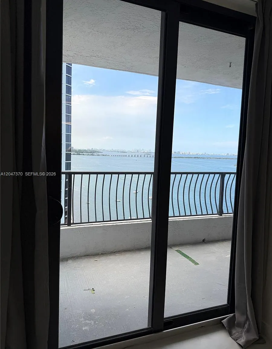 Venetia Condo — Photo 3