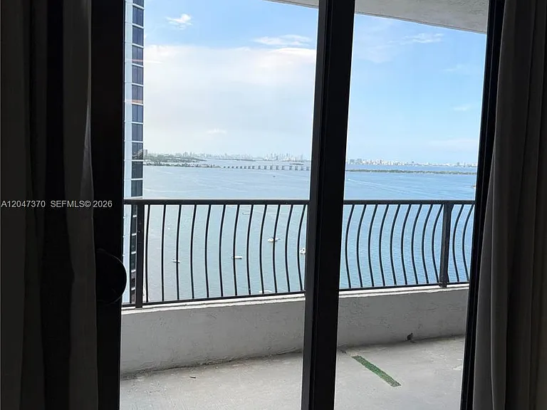 555 NE 15th St #23D — Photo 3