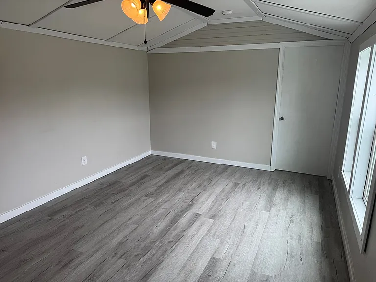 108 Bank St — Photo 2