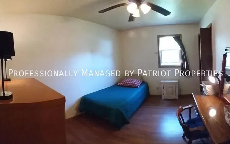 1205 Lakeview Dr — Photo 3