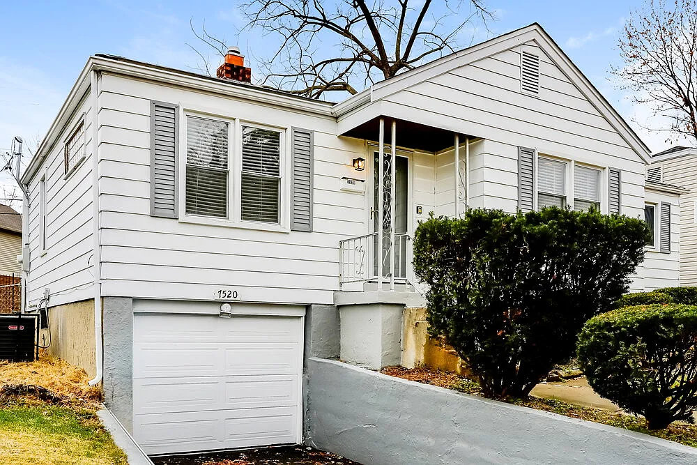 3 bed, 1.0 bath, 1008 sqft, $1,505 — Photo 4