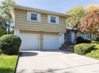 69 Birch Hl, Albertson, NY 11507