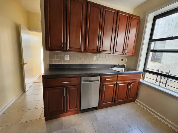 188 Parkside Avenue image 1 of 5