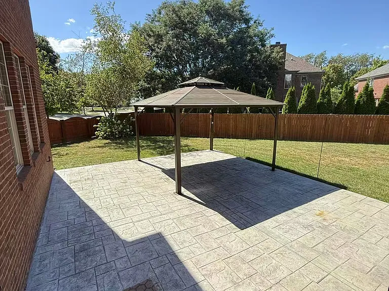 2128 Roswell Dr — Photo 27