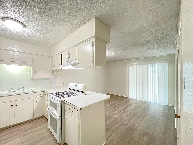 904 N Meadows Dr — Photo 16