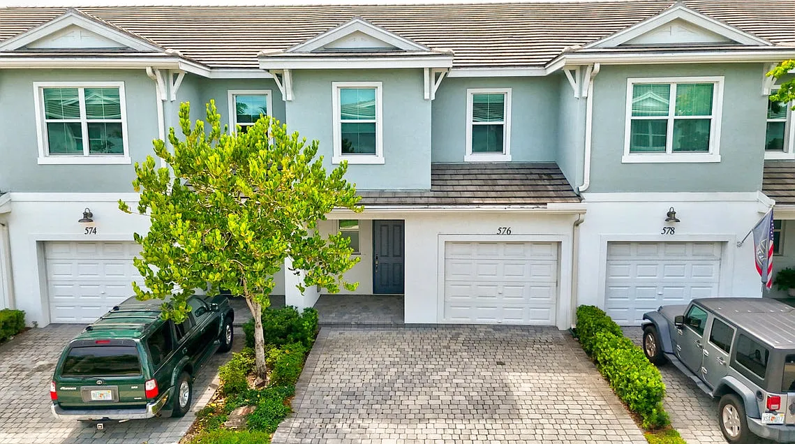 3 bed, 2.5 bath, 1787 sqft, $3,500 — Photo 1