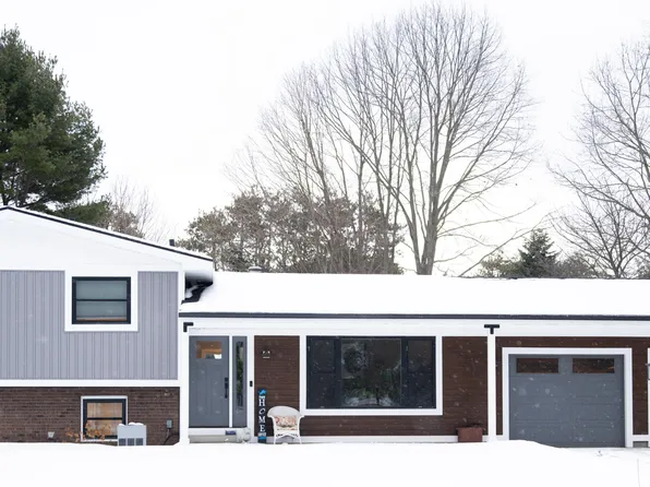 12120 Lakeshore Dr, Grand Haven, MI 49417