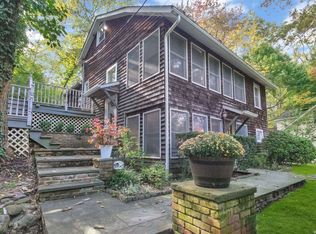 103 Hammond Rd, Glen Cove, NY 11542