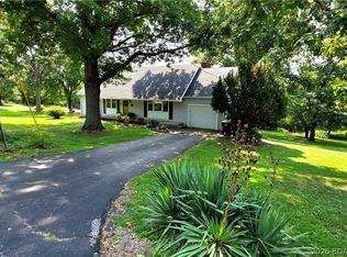 600 E McNair St, Versailles, MO 65084